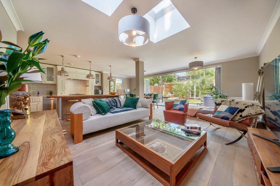 Stunning 3B2Ba Huge entertaining space and hottub! Apartment in London Borough of Richmond upon Thames