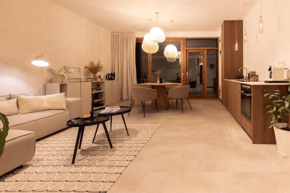 Kitchen or kitchenette, Living room, Seating area, Dining area