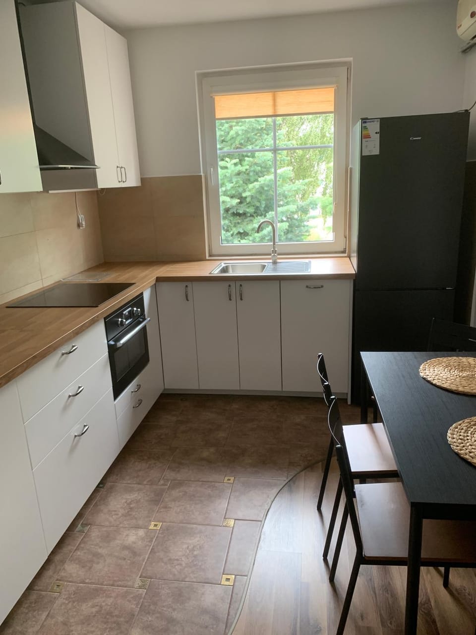 Kitchen or kitchenette, Dining area, dishwasher, minibar, pet friendly, stove