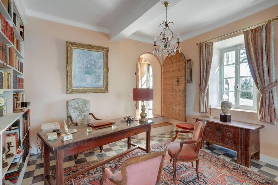 Bastide XVIIIe avec vue mer panoramique Villa in Antibes