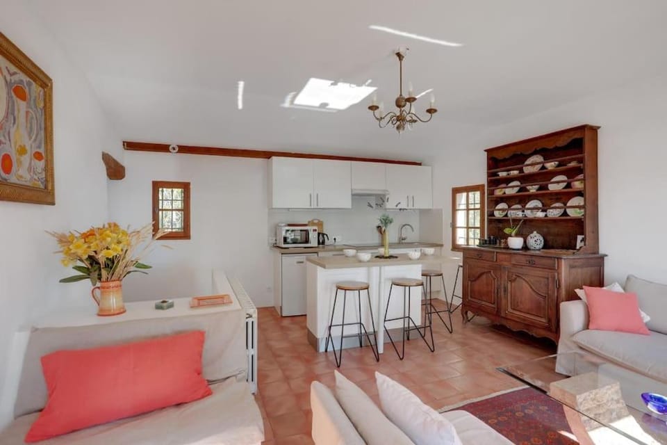 Bastide XVIIIe avec vue mer panoramique Villa in Antibes