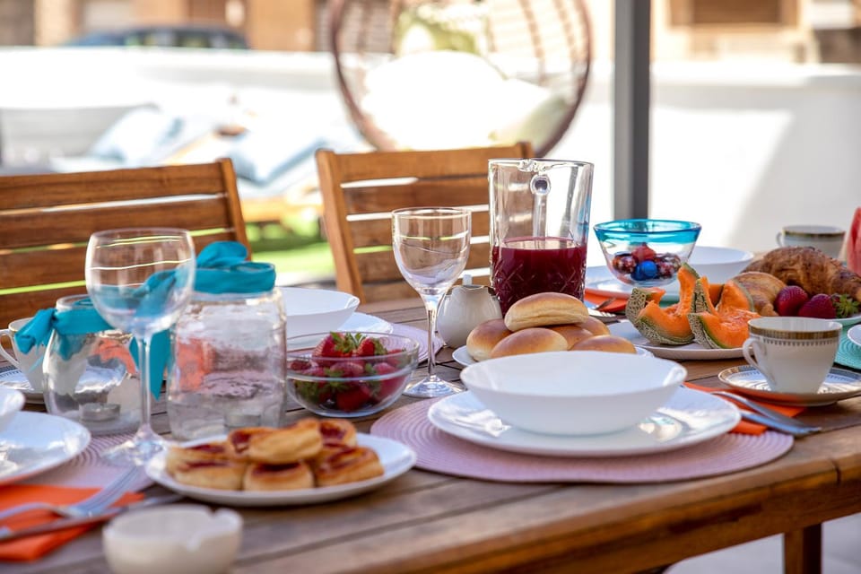 Balcony/Terrace, Food and drinks, Food, Breakfast, Continental breakfast, Lunch, Dinner, Drinks
