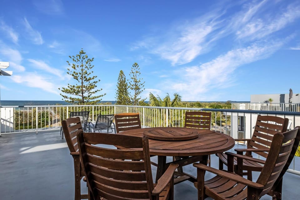 View (from property/room), Balcony/Terrace, Dining area
