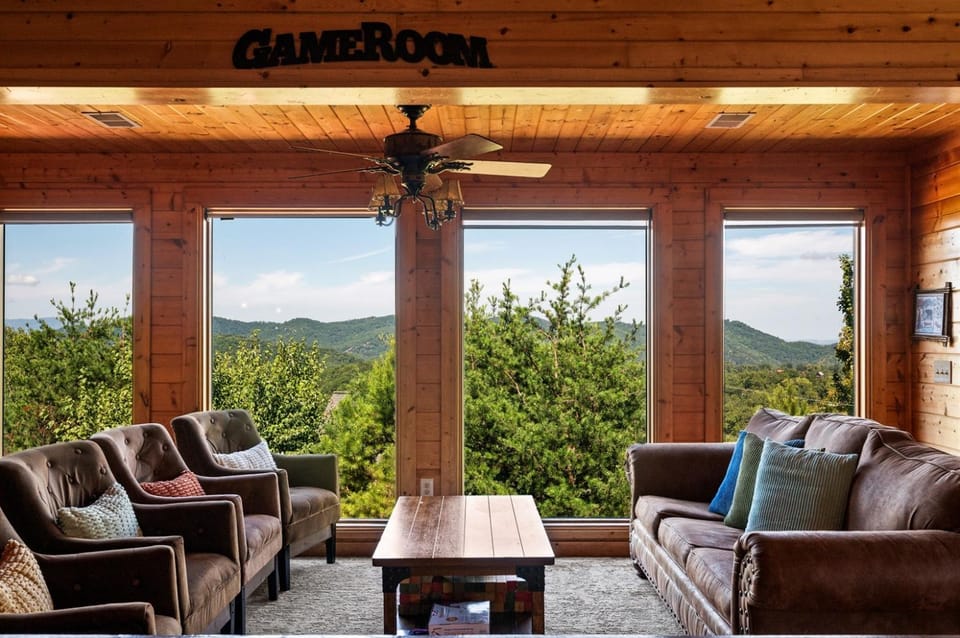 Mountain View! Cabin, 6BR, Yard, Firepit, GameRoom Cabin in Sevier County