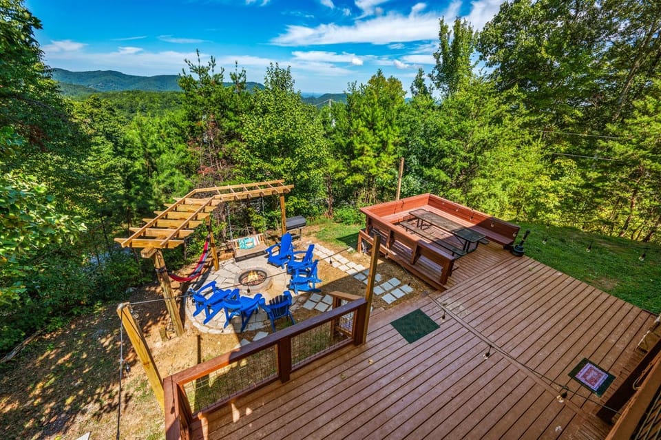 Panoramic Mtn View! 6BR Cabin, FirePit, SL 17, Pet Cabin in Sevier County