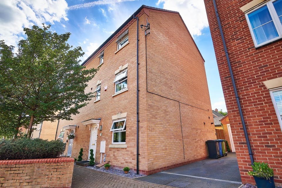 Property building, Street view, Parking