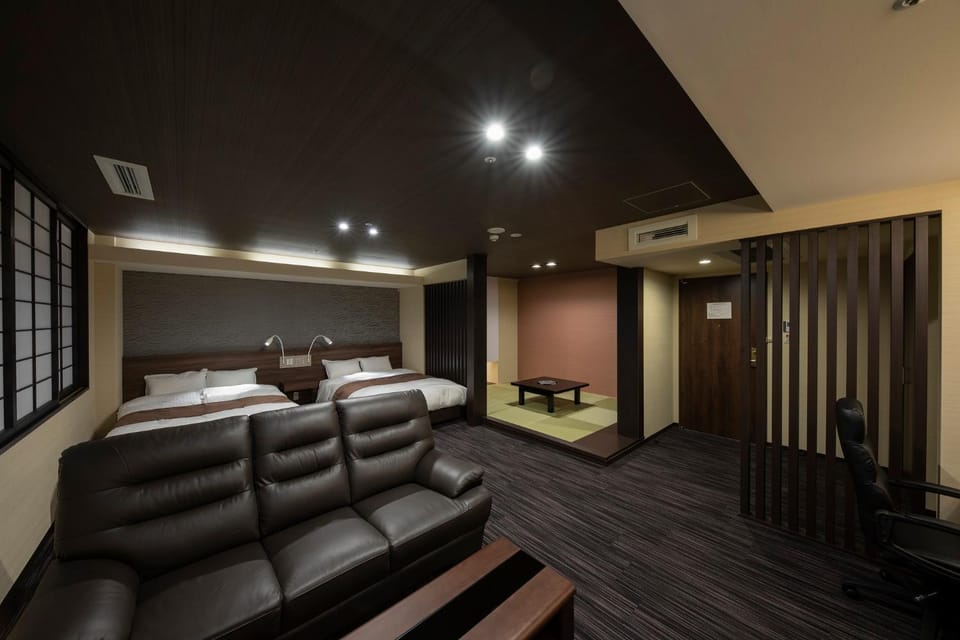 Photo of the whole room, Seating area