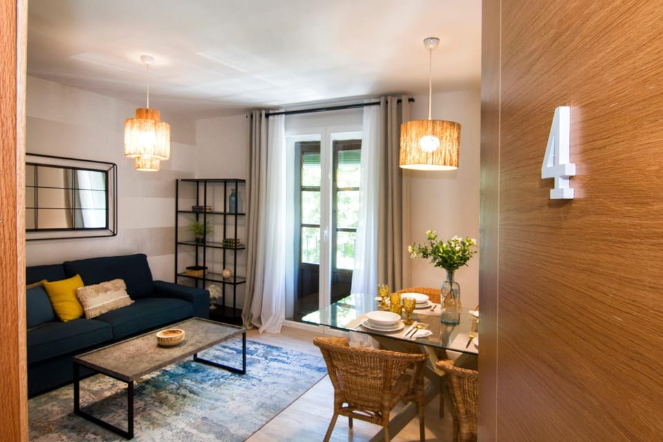 Living room, Dining area