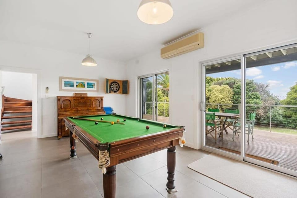 Encounter Bay Family Escape, Sea Views, Games Room & Walk to The Bluff House in Encounter Bay