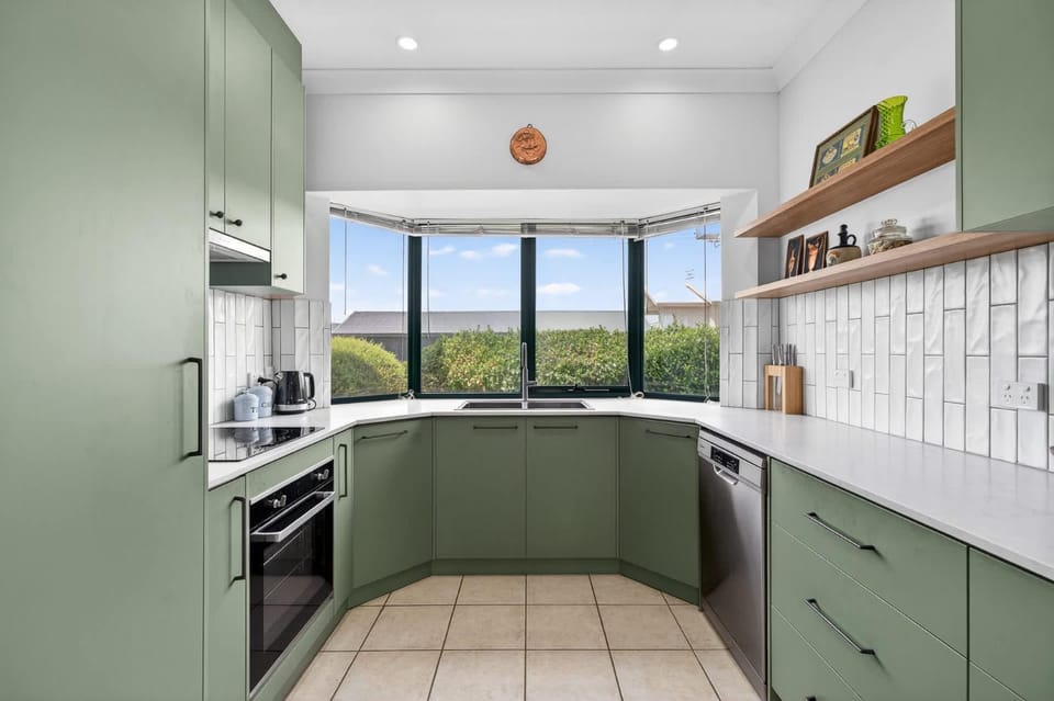 10 Rupara Family Beach House with Sea Views Linen Included House in South Australia