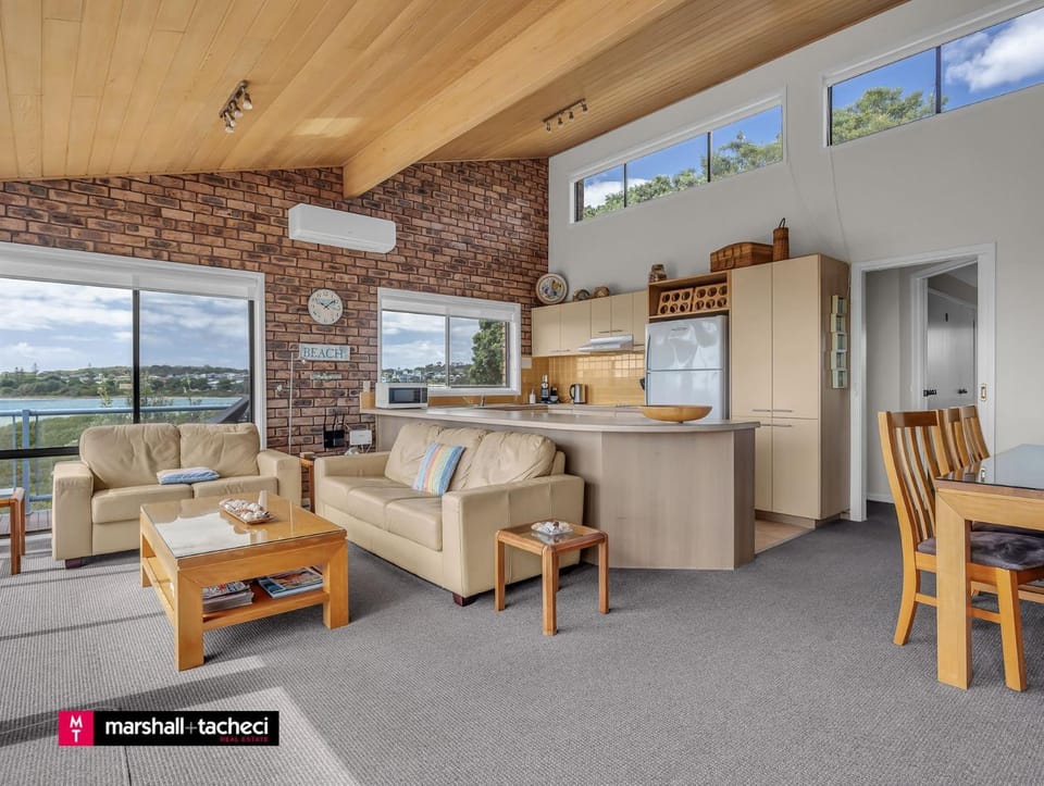 View (from property/room), Balcony/Terrace, Kitchen or kitchenette, Seating area, Dining area, air conditioner