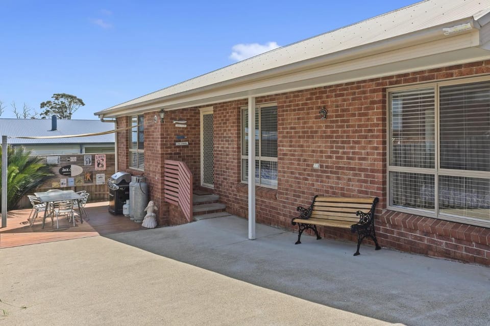 Property building, Patio, Balcony/Terrace