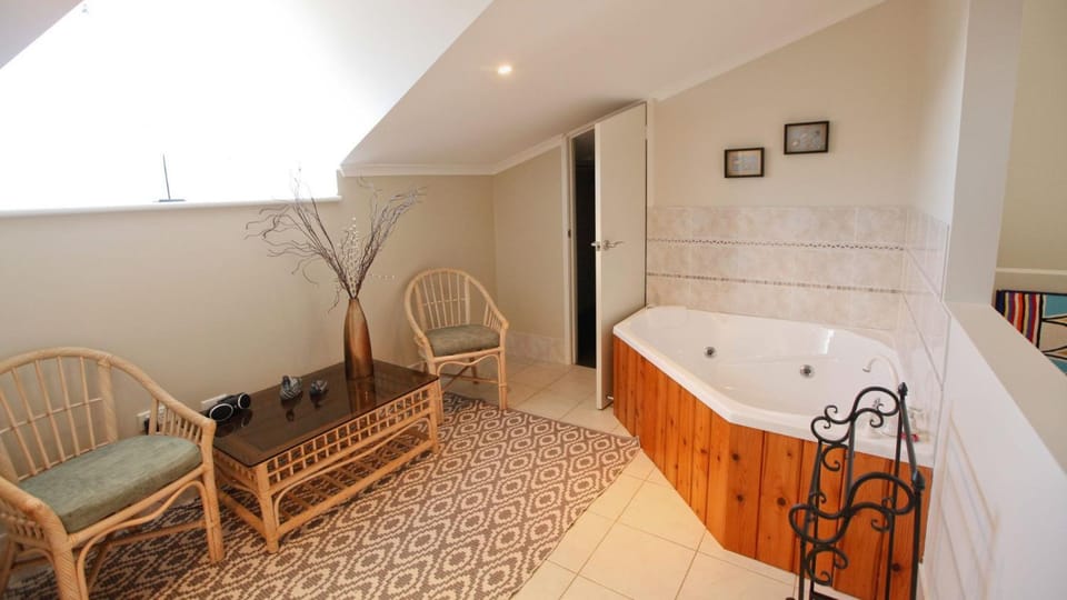 Hot Tub, Bath