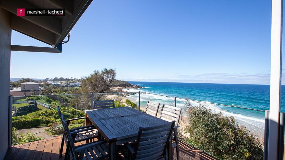 Patio, Natural landscape, View (from property/room), Balcony/Terrace, Dining area, Beach, Sea view
