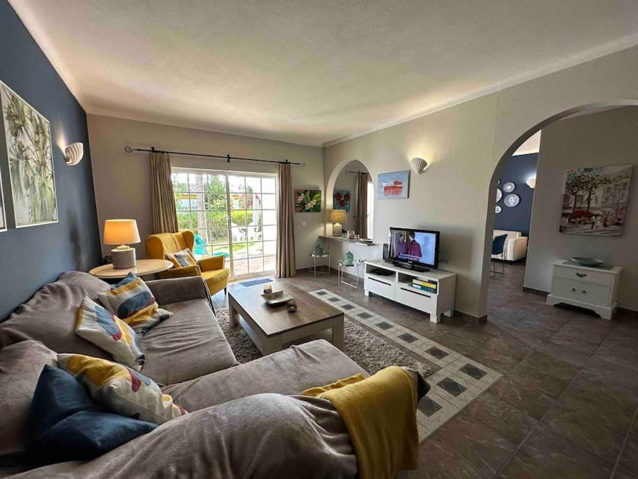 Casa Buccaneer, 2 Bedroom Garden Apartment in Praia da Luz Apartment in Luz