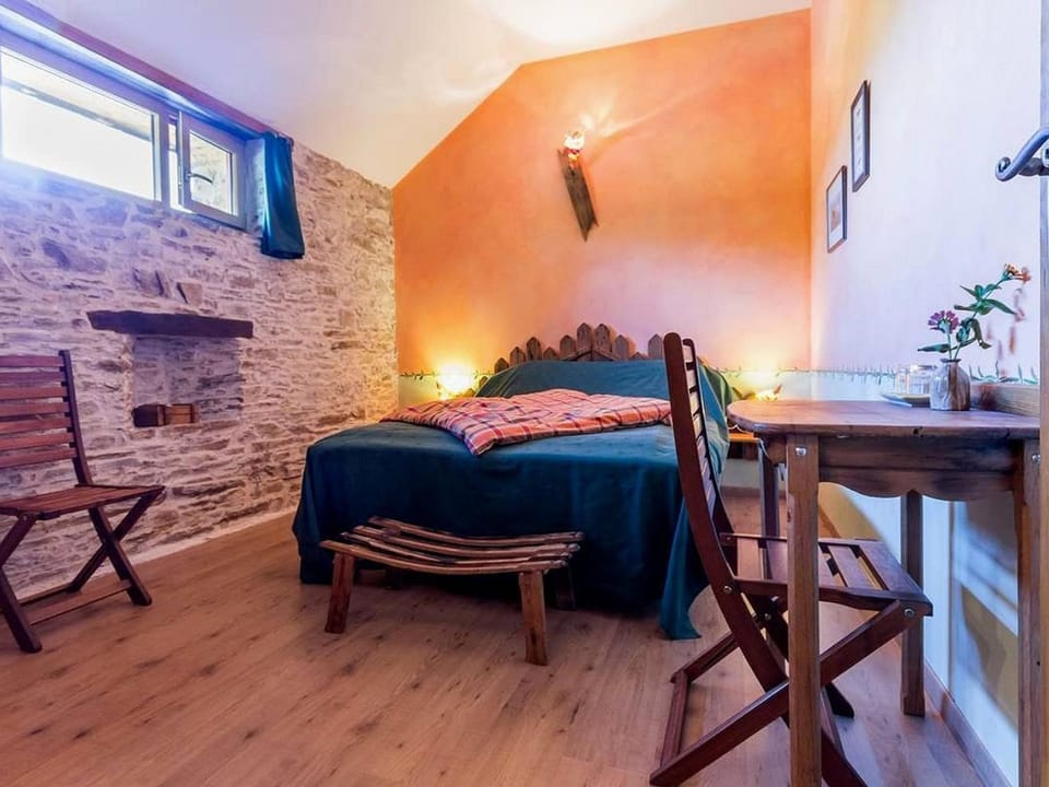 Chambre rustique avec lit king-size, salle de bains privée et petit-déjeuner près de Nantes. - FR-1-306-1250 Bed and Breakfast in Pays de la Loire