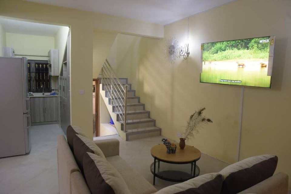 TV and multimedia, Kitchen or kitchenette, Living room, Seating area