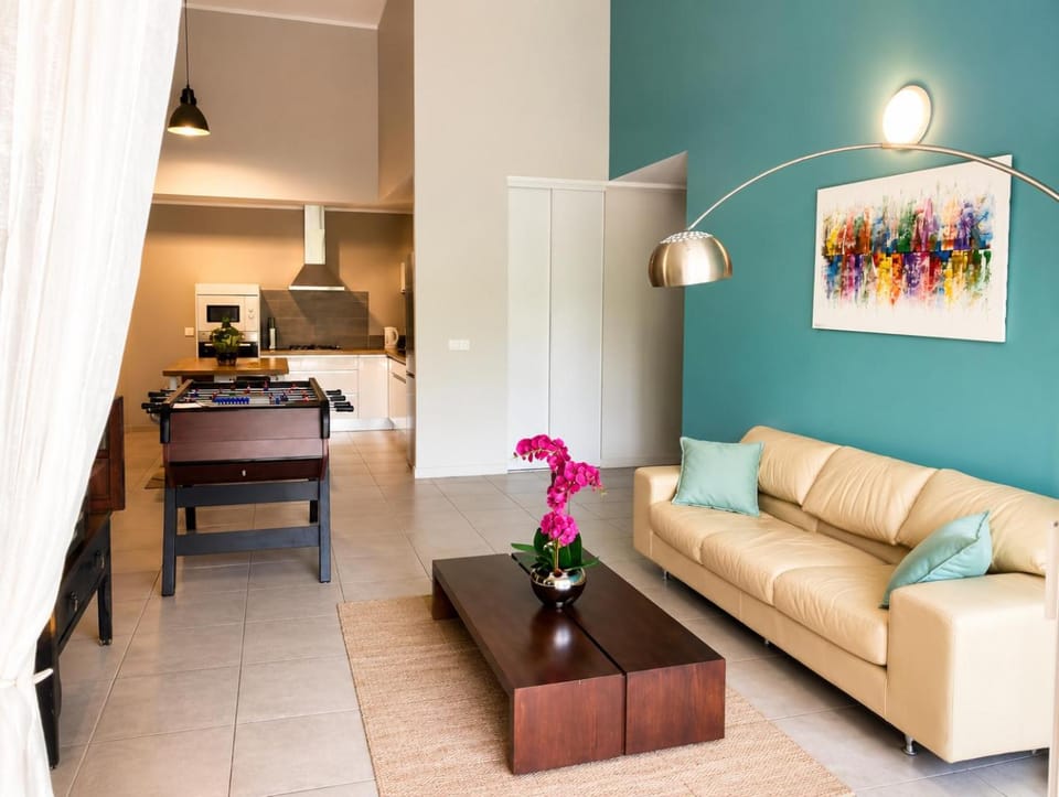 Communal lounge/ TV room, kitchen