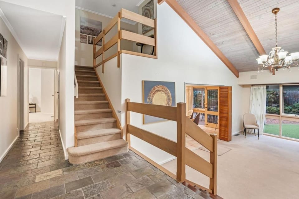 Stylish Retreat Family House 5BRM Wheelers Hill House in Wheelers Hill