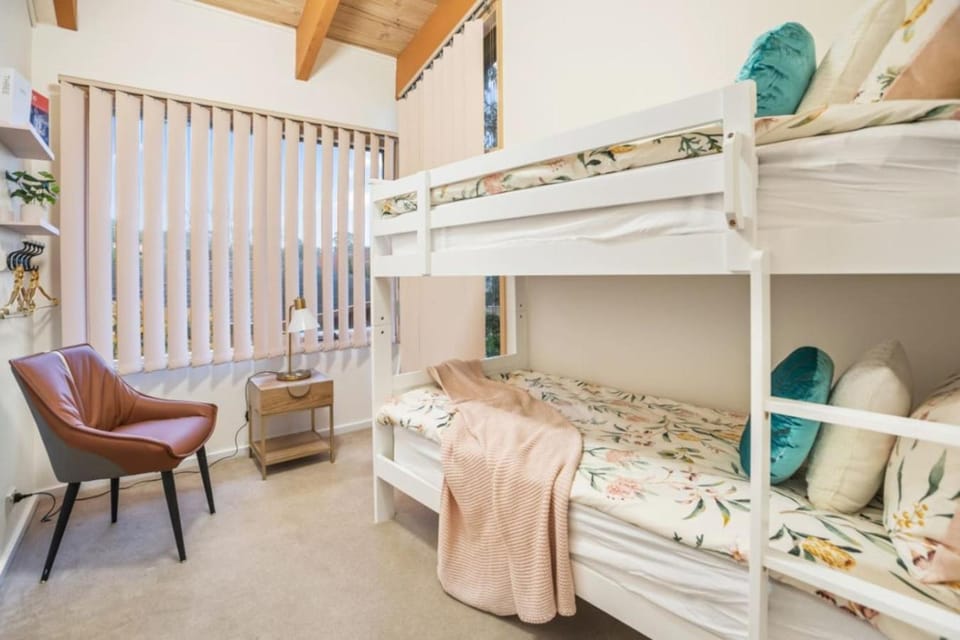 Stylish Retreat Family House 5BRM Wheelers Hill House in Wheelers Hill