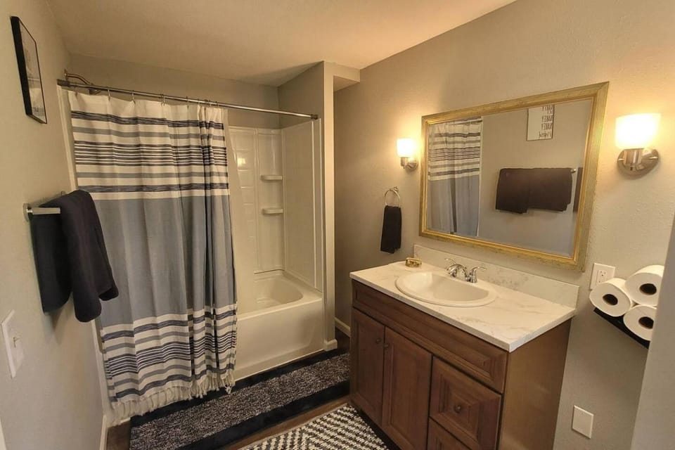 Shower, Bathroom, Bath, towels