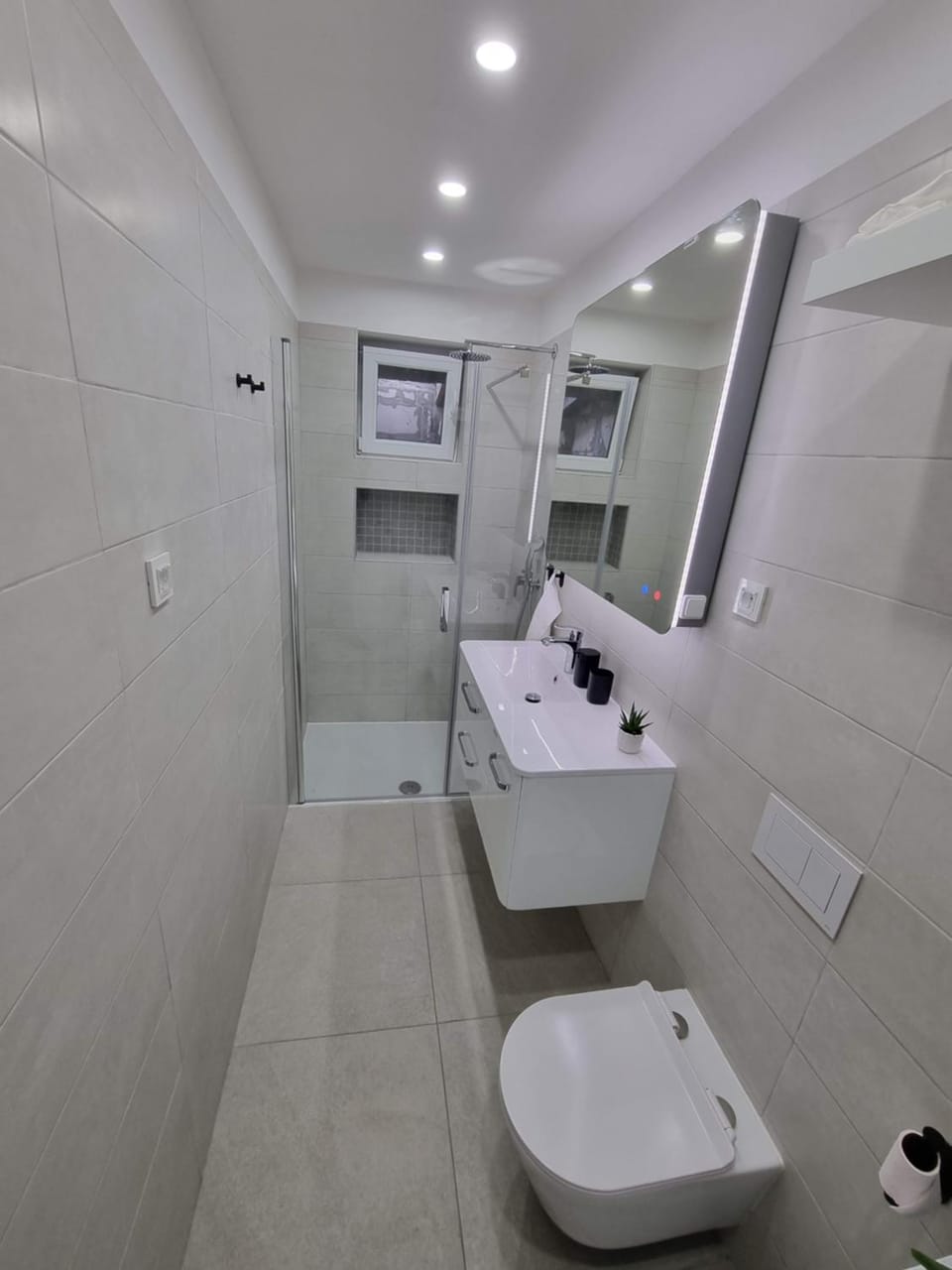 Shower, Toilet, Bathroom, towels