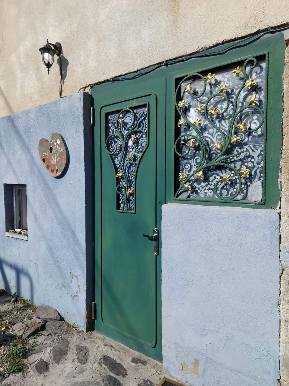 Art Vila Galeri Bed and Breakfast in Georgia