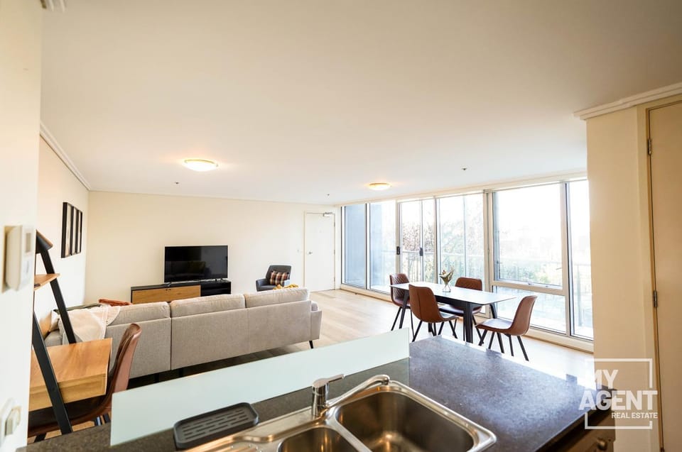 Kitchen or kitchenette, Living room, Dining area