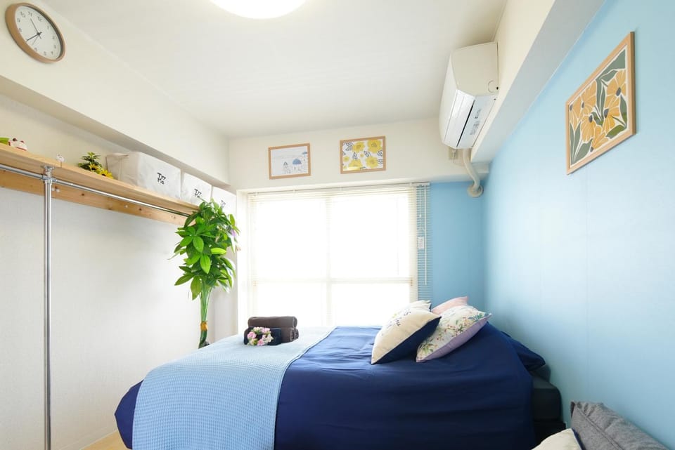 Bed, Photo of the whole room, Bedroom, towels, air conditioner