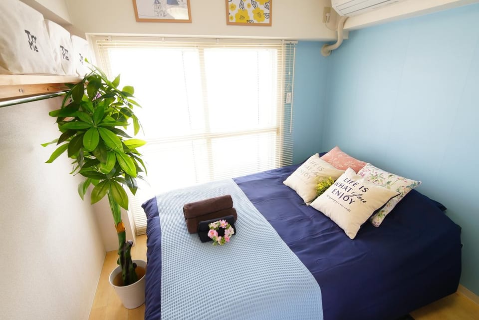 Bed, Living room, Photo of the whole room, Bedroom