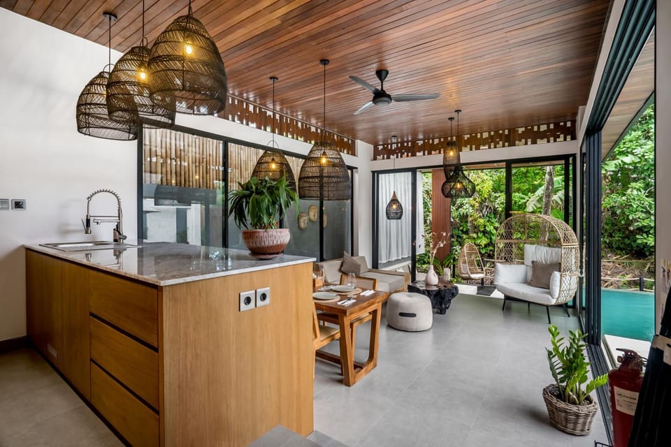 Kitchen or kitchenette, Seating area, Dining area