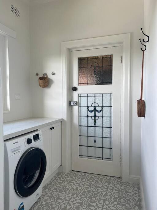 ‘Lynton-Sur-Mer’ - Beachside Apt with Heating Apartment in Brighton