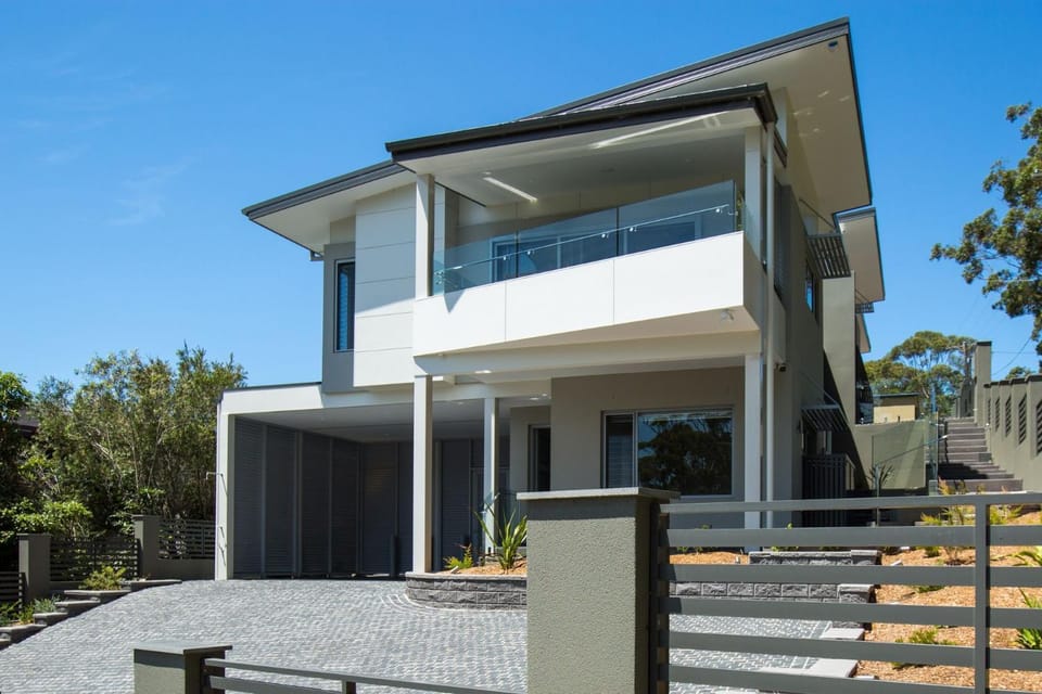 Property building, Garden, Balcony/Terrace, Balcony/Terrace, Parking