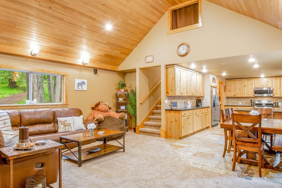 Moose Lodge House in Cle Elum Lake