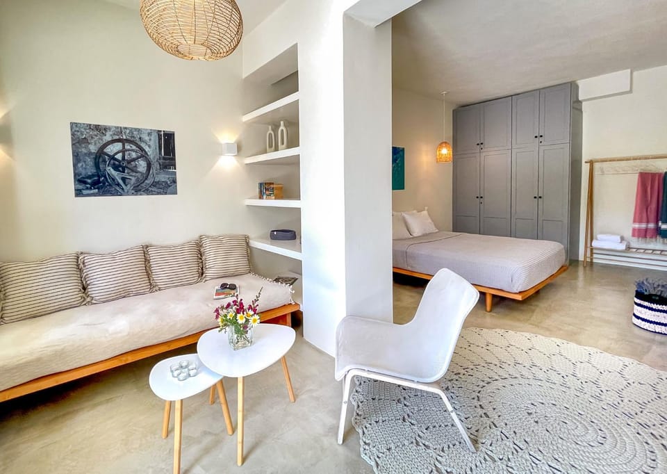 Kynthia Suite - Escape to Seaside Makry Gialos Apartment in Lasithi