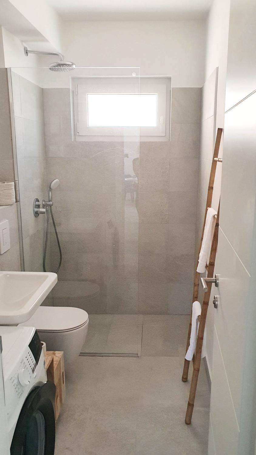 Shower, Toilet, Bathroom, washing machine