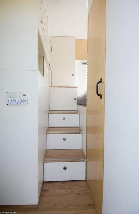 המשאית הצהובה Chalet in North District