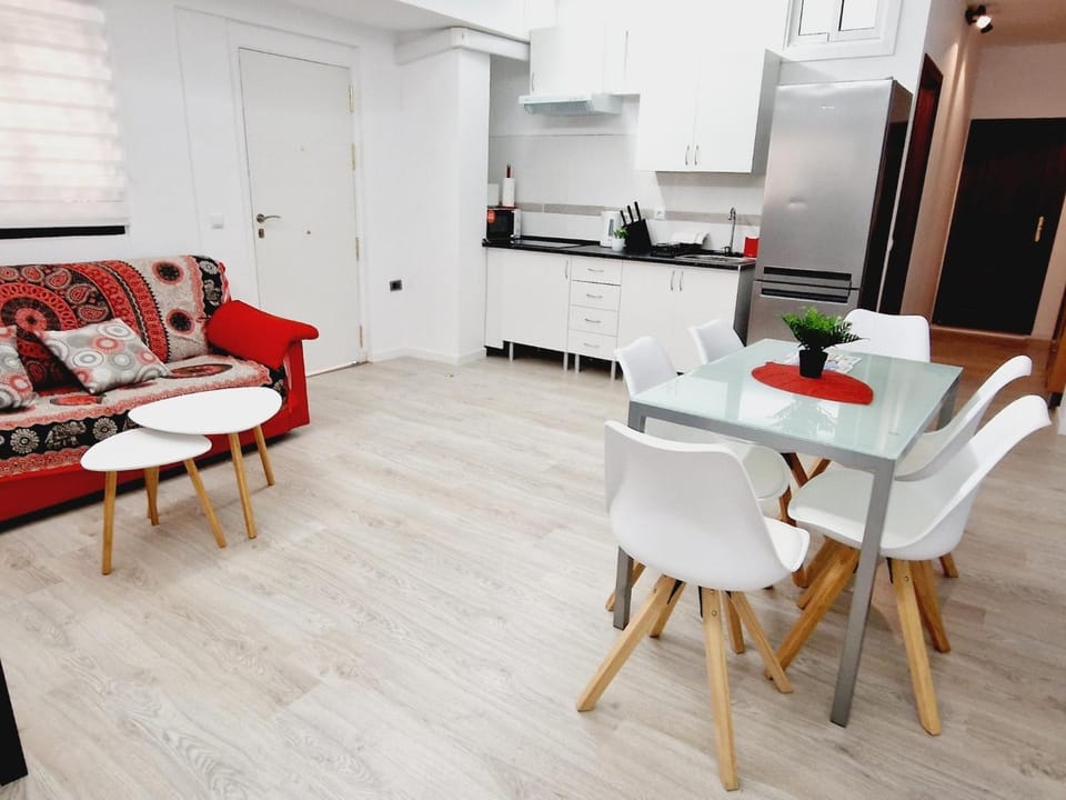 Kitchen or kitchenette, Living room, Dining area, minibar, stove