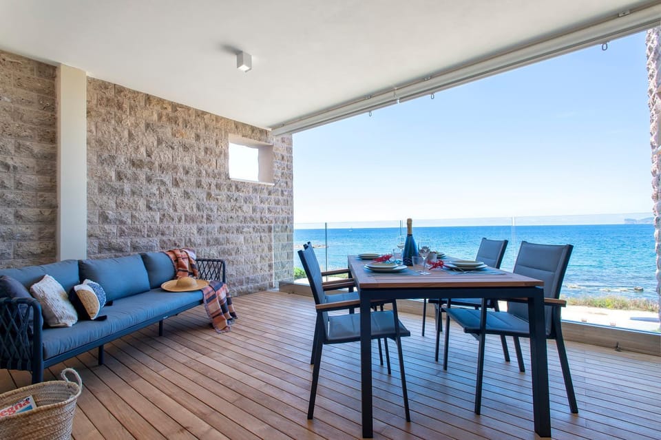 Day, Natural landscape, Balcony/Terrace, Seating area, Dining area, Sea view