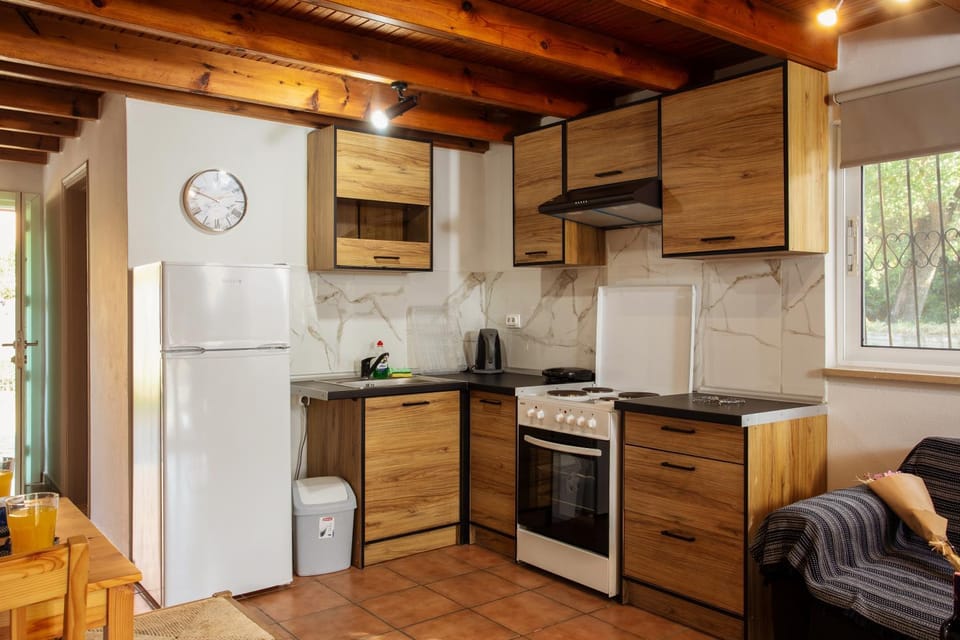 Kitchen or kitchenette, Living room, Dining area, pet friendly, toaster, kitchen, kitchen