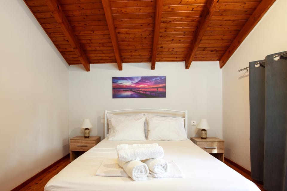 Bedroom, internet, towels, towels, wardrobe