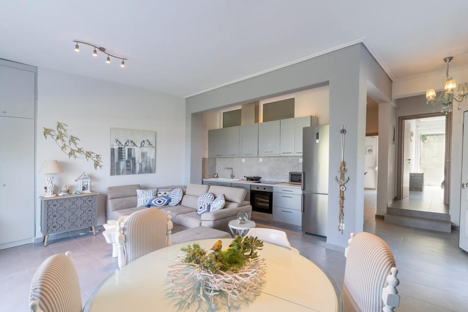 Kitchen or kitchenette, Living room, Seating area, Dining area, minibar, pet friendly, stove