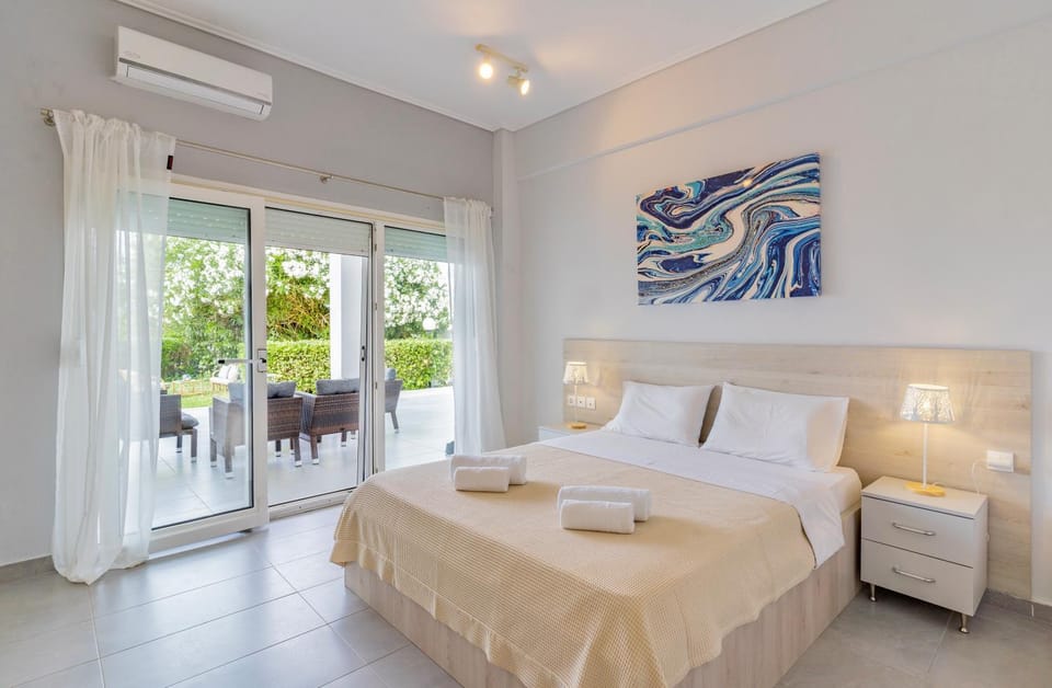 Bed, Bedroom, towels, air conditioner
