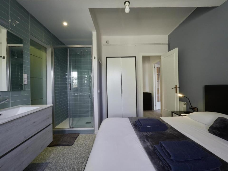 Bed, Bathroom, Bedroom, wardrobe