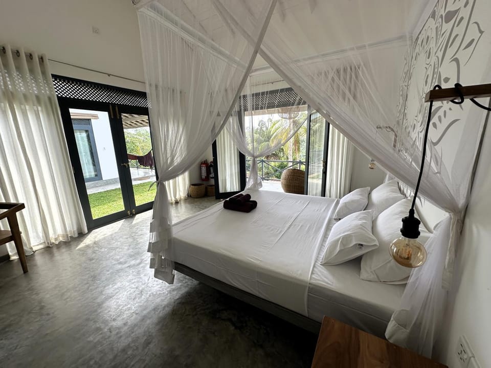 Bed, Balcony/Terrace, Photo of the whole room, Bedroom
