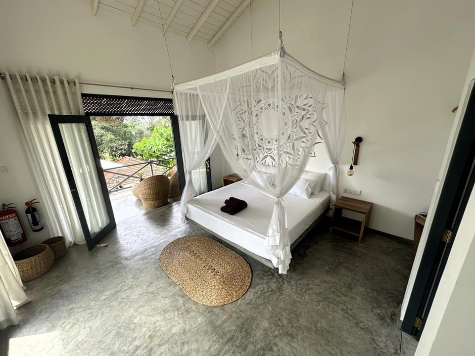 Bed, Living room, Photo of the whole room, Bedroom