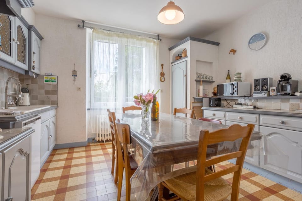 Property building, Kitchen or kitchenette, Living room