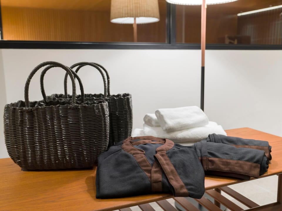 Area and facilities, towels