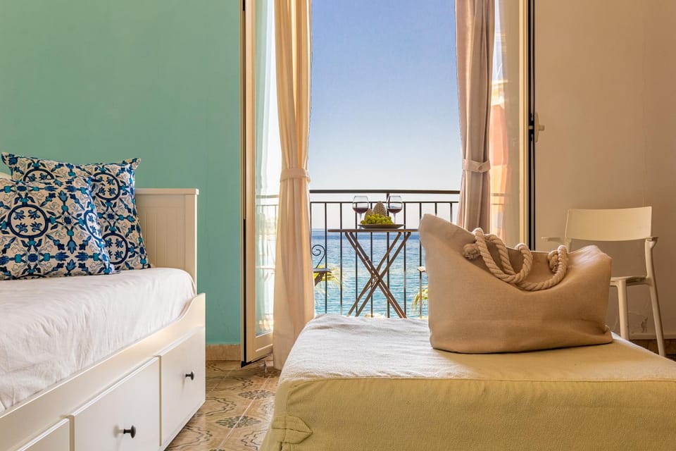 Bed, View (from property/room), Balcony/Terrace, Living room, Photo of the whole room, Sea view