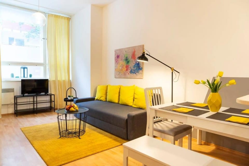 Cozy 2 room apartment next to Hermannstraße Apartment in Berlin